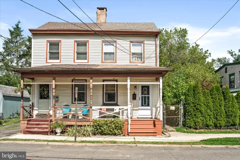 2 W Chestnut Street, Bordentown, NJ MLS: NJBL2099018