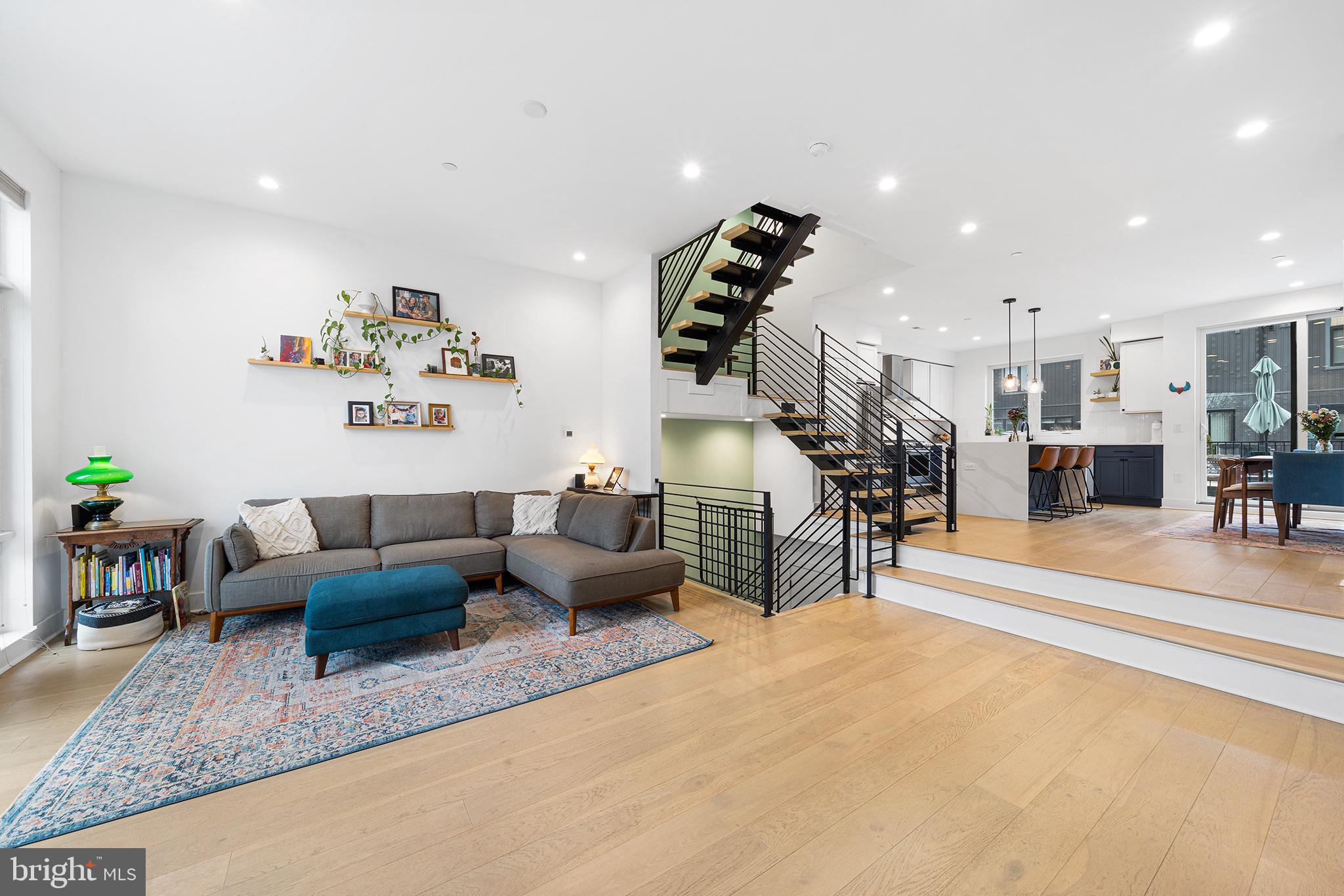 2512 E CUMBERLAND STREET