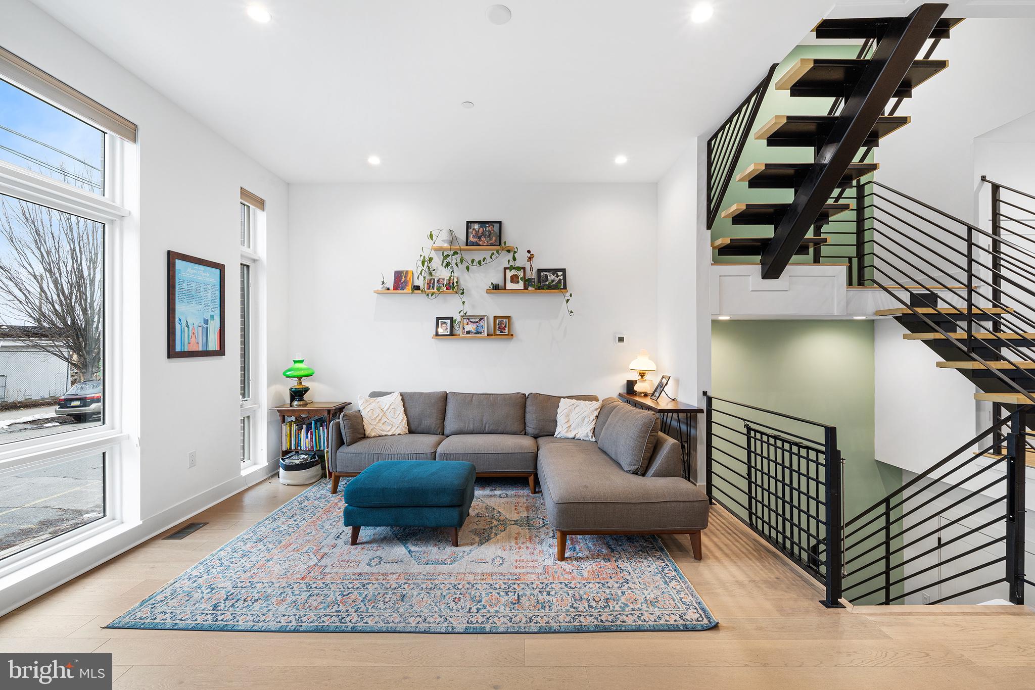 2512 E CUMBERLAND STREET