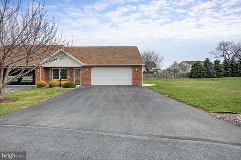 Townhouse For Sale - 139 Central Way<br/> SHIPPENSBURG, PA 17257