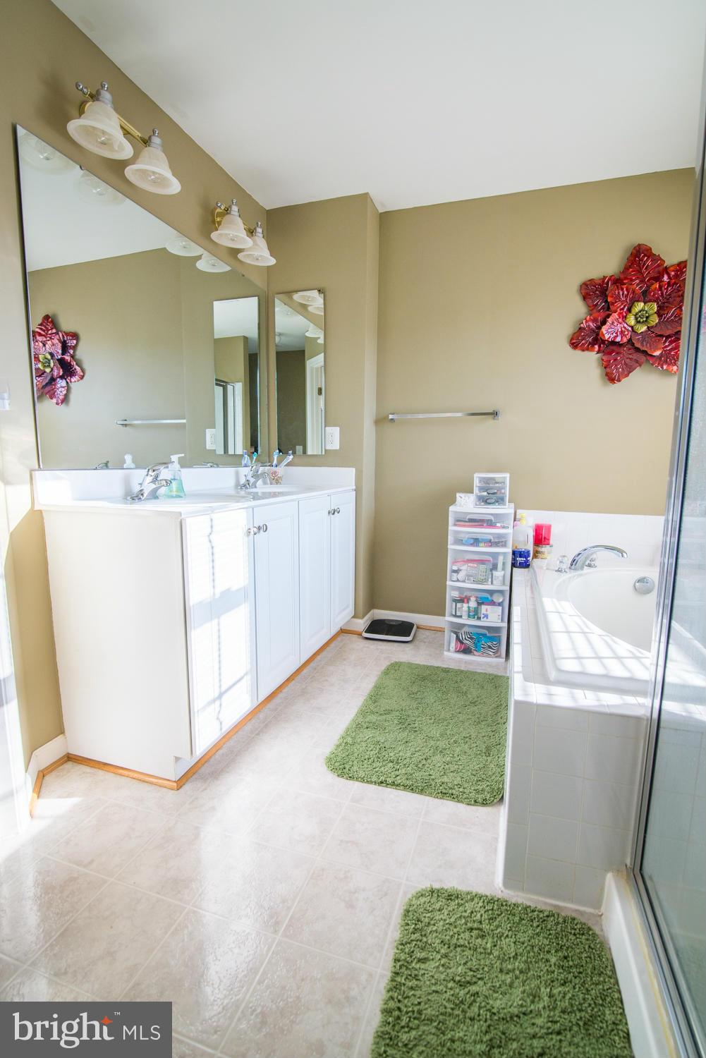 LAKELAND PLACE - Residential