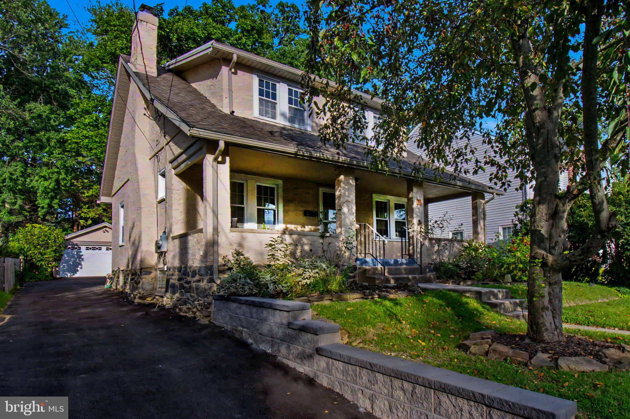 1435 LAWNDALE ROAD