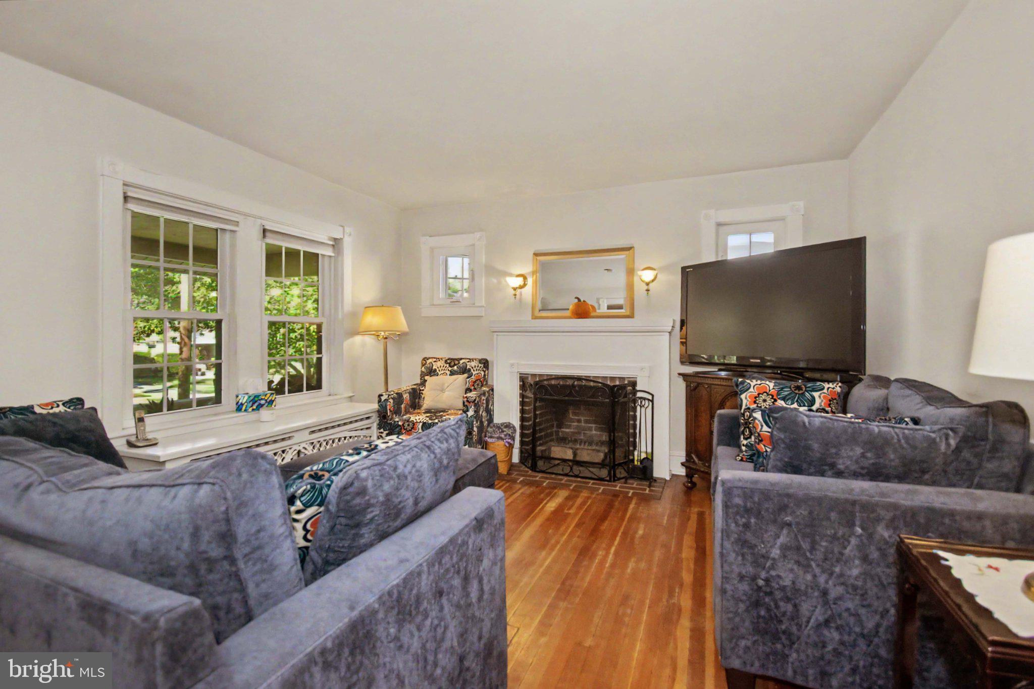 1435 LAWNDALE ROAD