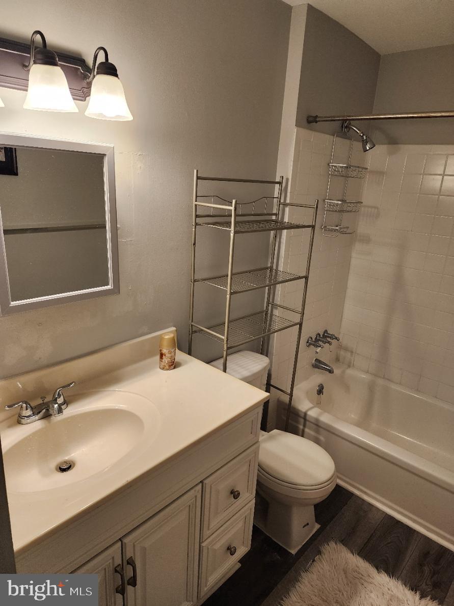 WHISKEY BOTTOM - Residential