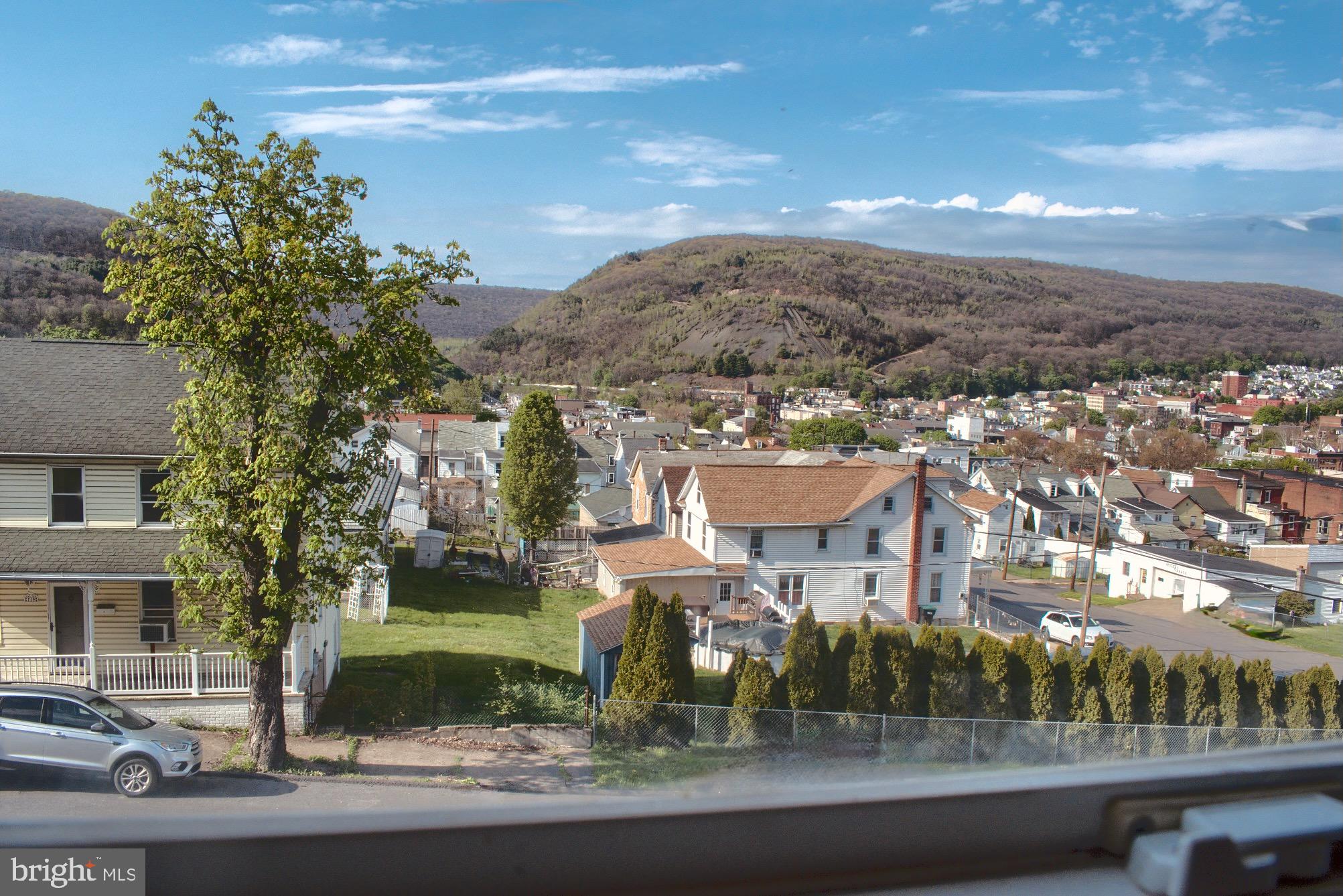 714 MULBERRY STREET W