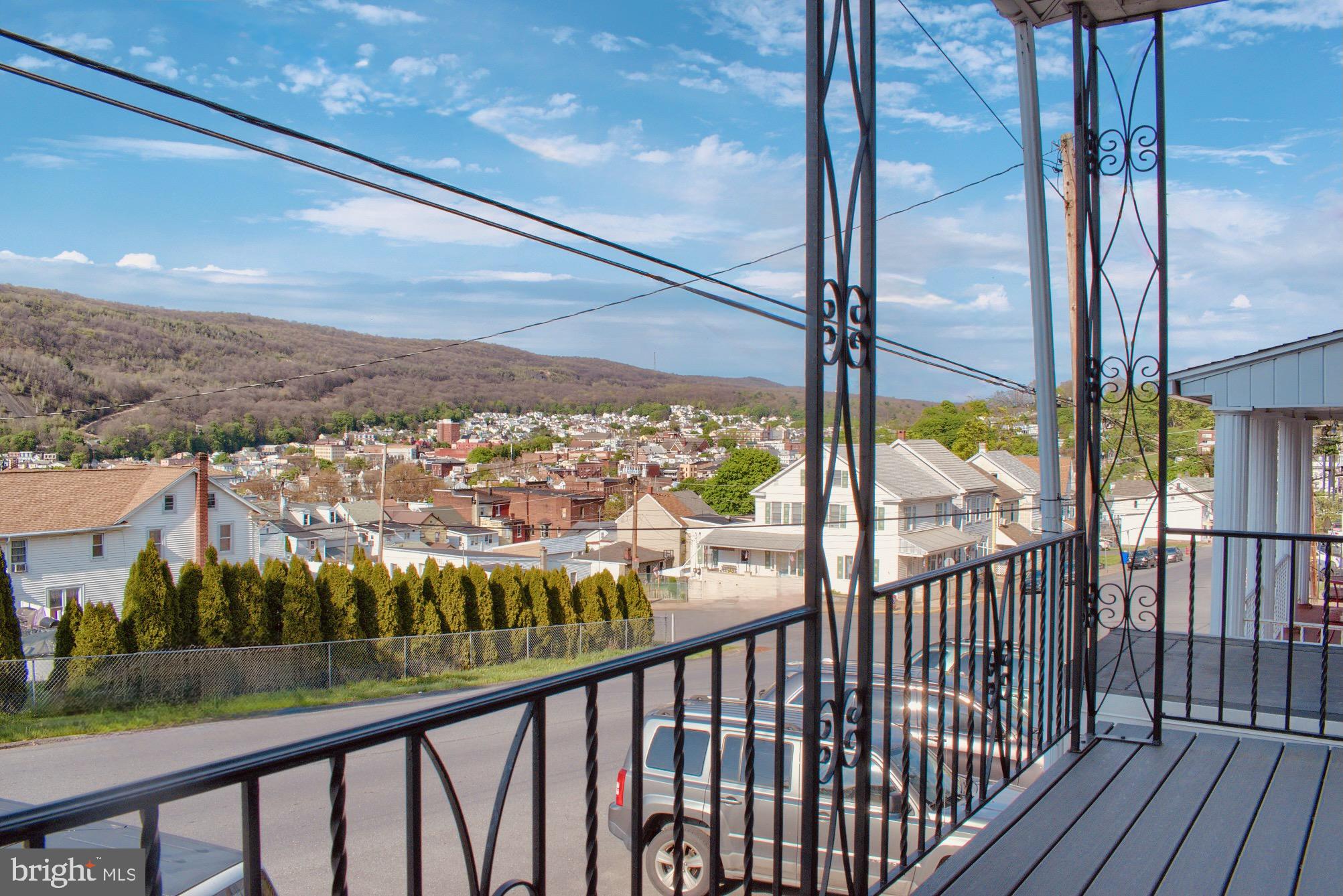 714 MULBERRY STREET W