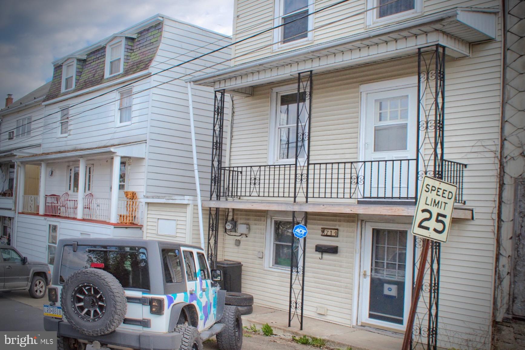 714 MULBERRY STREET W