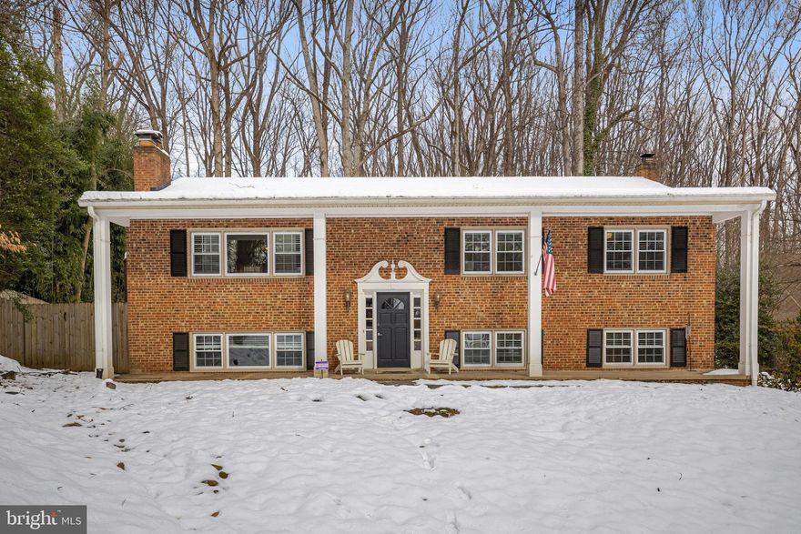 NEW PRICE! ****OPEN HOUSE SUNDAY 2/25****Location meets rare opportunity in sought after Great Falls! Beautiful, charming split level home steps away from Riverbend Park/Great Falls National Park on massive lot!  The main level boasts a large open floor plan, master bedroom with full bathroom, additional full bathroom and two additional bedrooms.  Off the kitchen, retreat to a spacious screened in deck for outdoor privacy overlooking scenic views – perfect for relaxation and entertaining.  The lower level offers a large family/ rec room, fourth bedroom and an additional bedroom/office with custom built-ins.  Enjoy updated bathrooms, new washer and dryer, beautiful hardwood floors and more! This cul de sac neighborhood offers little car traffic and serenity from omnipresent tall, mature trees. Dog walking, hiking and biking culture and trails to Potomac River are only minutes from your doorstep. Desirable Langley High School Pyramid. Only minutes from shops, restaurants, art galleries, farmers market and community events of Great Falls Village Centre. No tenant use of backyard storage shed. No Smoking. Pets accepted Case by Case.