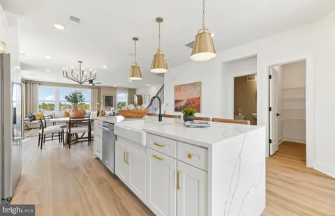 19814 Lavender Dust Square, Ashburn, VA MLS: VALO2109262