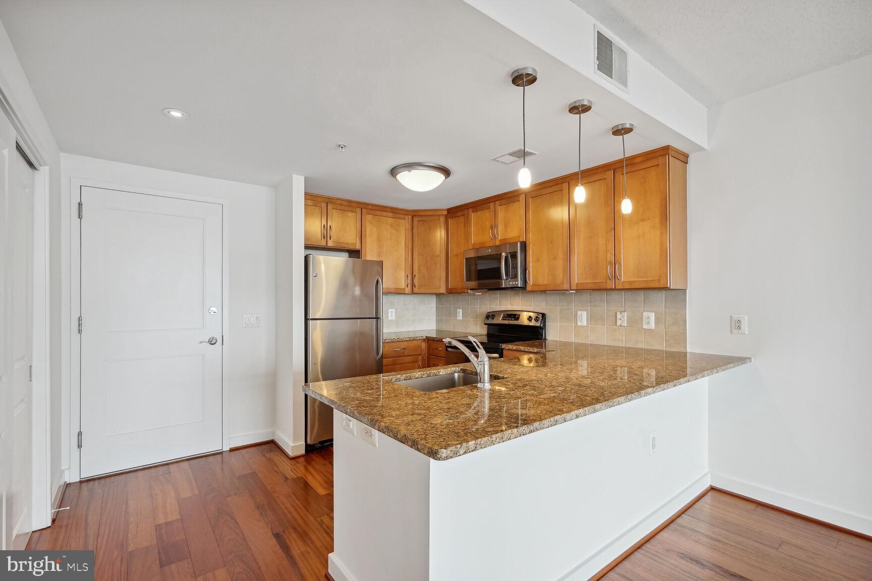 RESIDENCES AT LIBERTY CENTER - Residential