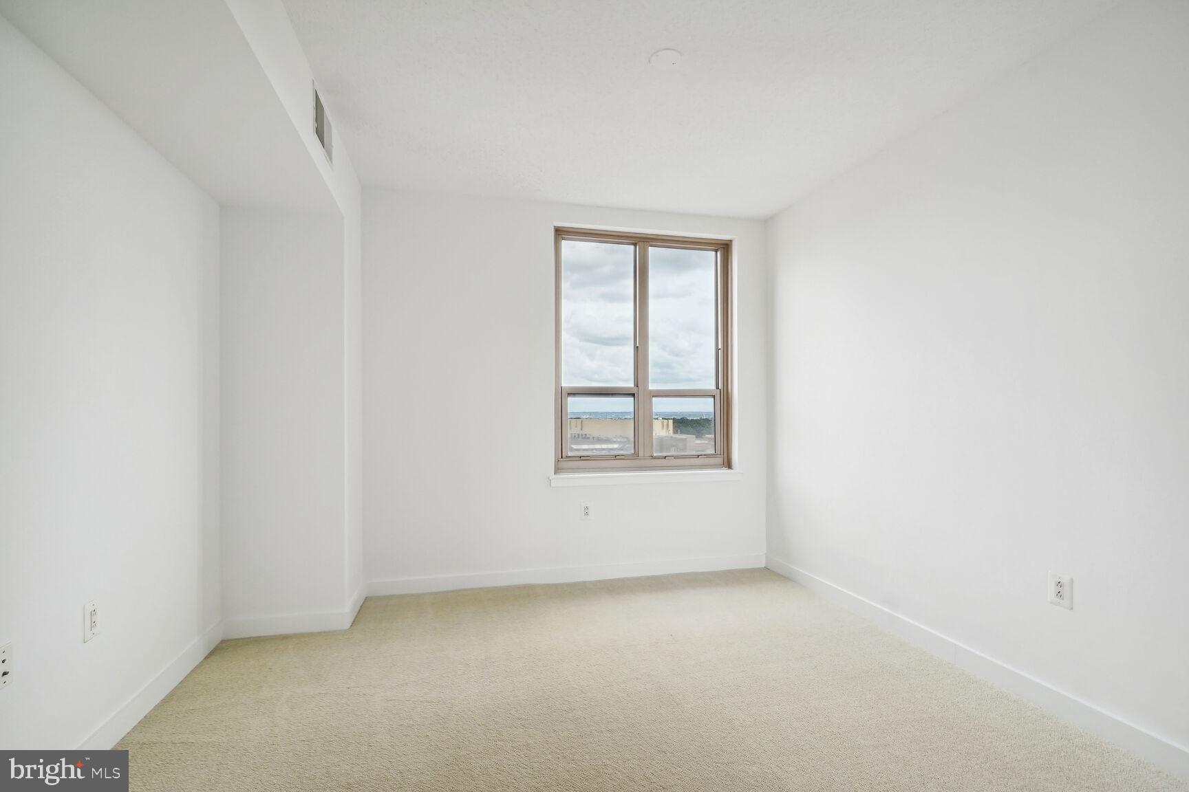 RESIDENCES AT LIBERTY CENTER - Residential