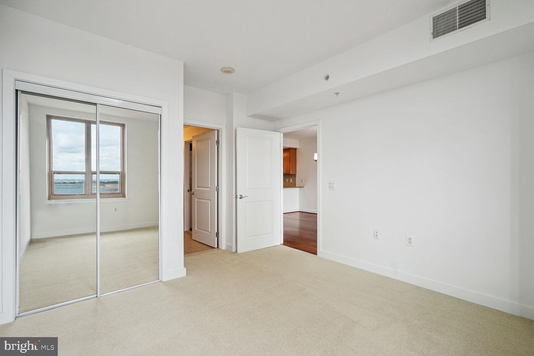 RESIDENCES AT LIBERTY CENTER - Residential