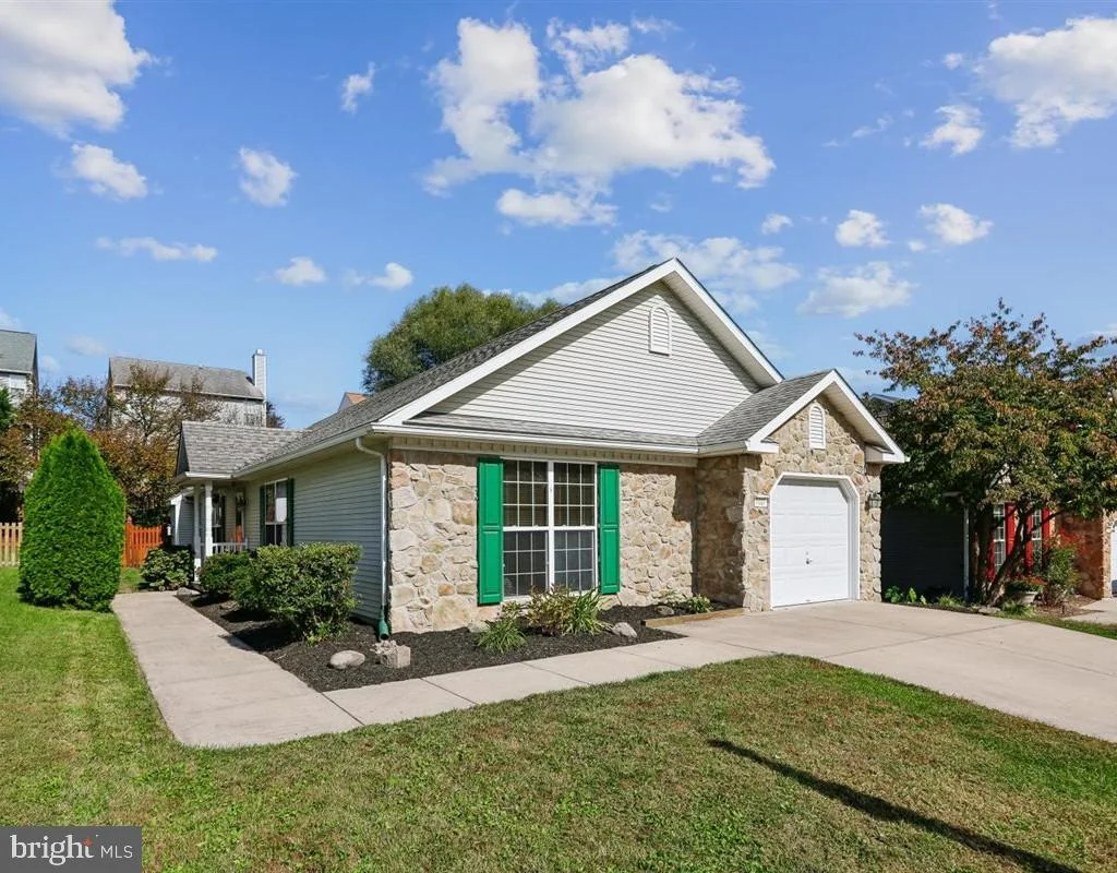 1027 Searay Court