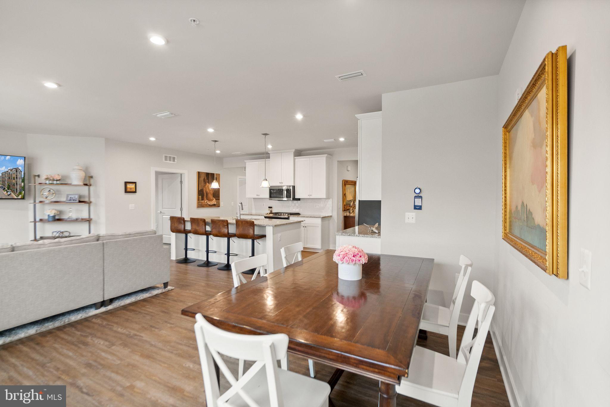 LOUDOUN VIEW CONDO FLATS - Residential