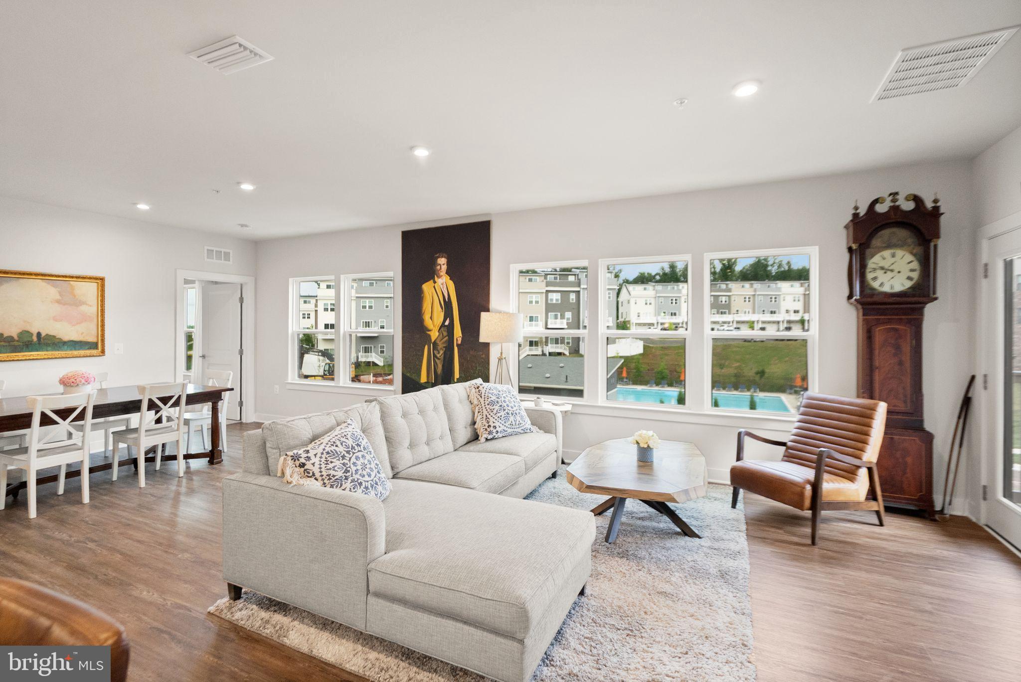 LOUDOUN VIEW CONDO FLATS - Residential