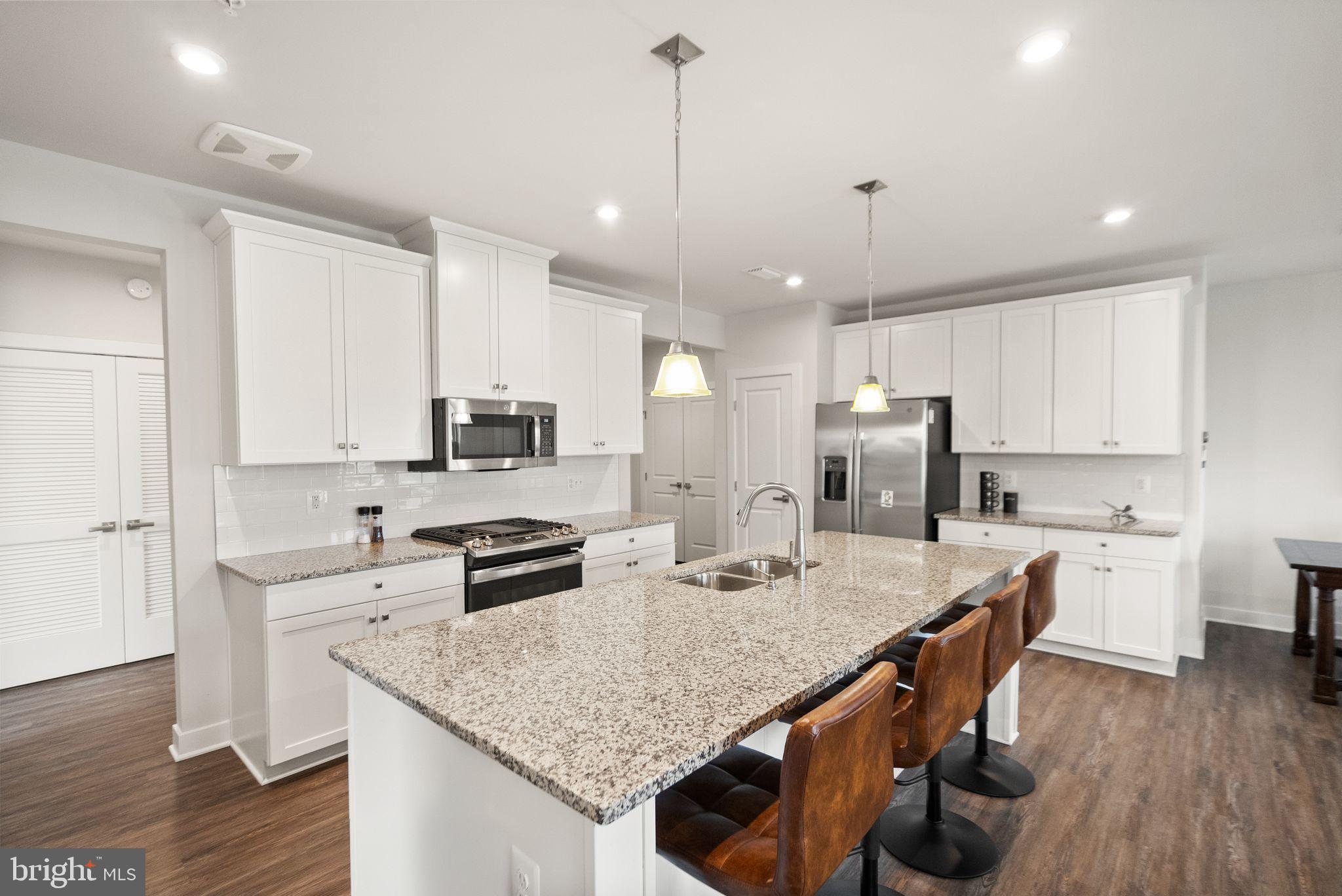 LOUDOUN VIEW CONDO FLATS - Residential