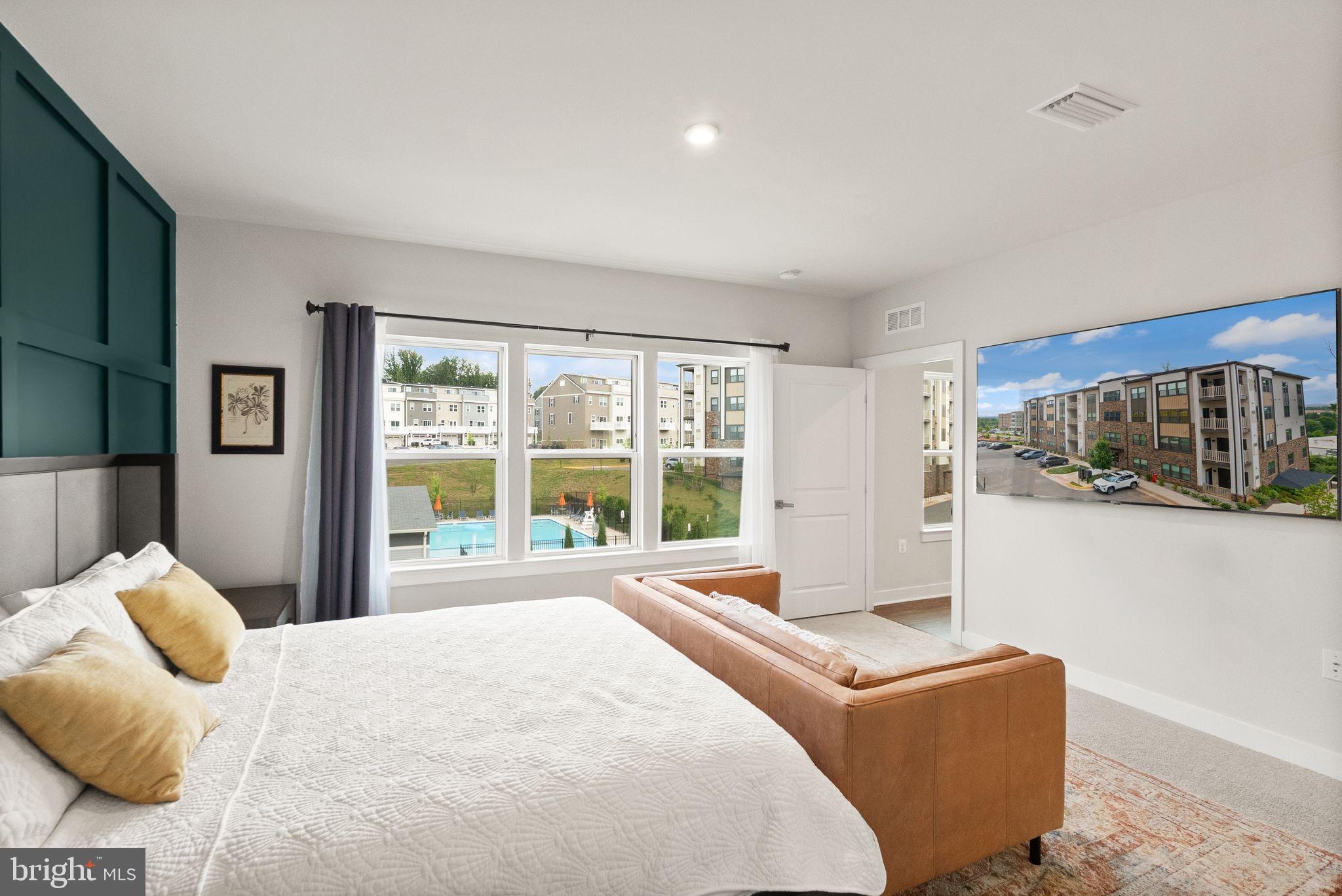 LOUDOUN VIEW CONDO FLATS - Residential