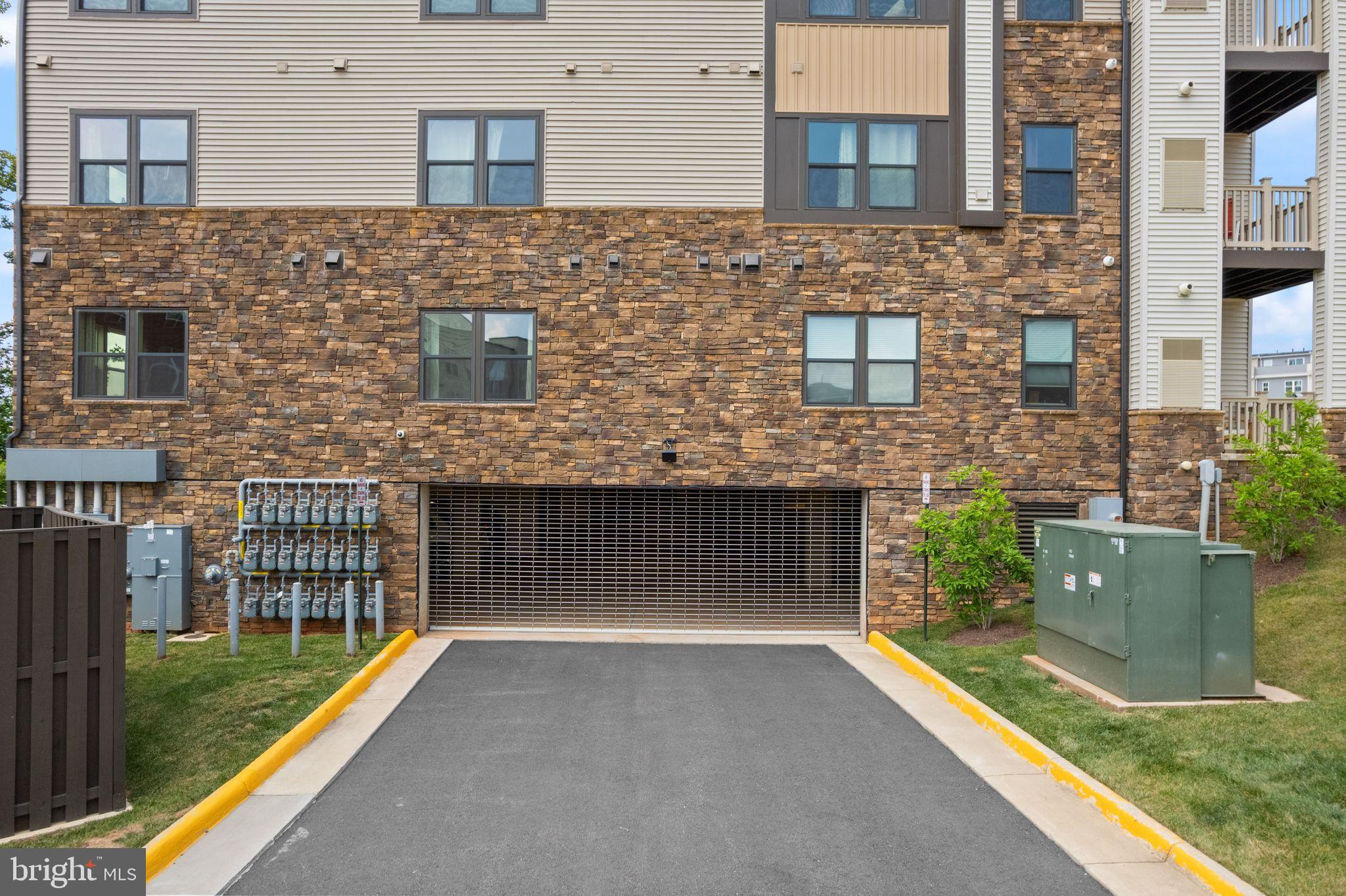 LOUDOUN VIEW CONDO FLATS - Residential