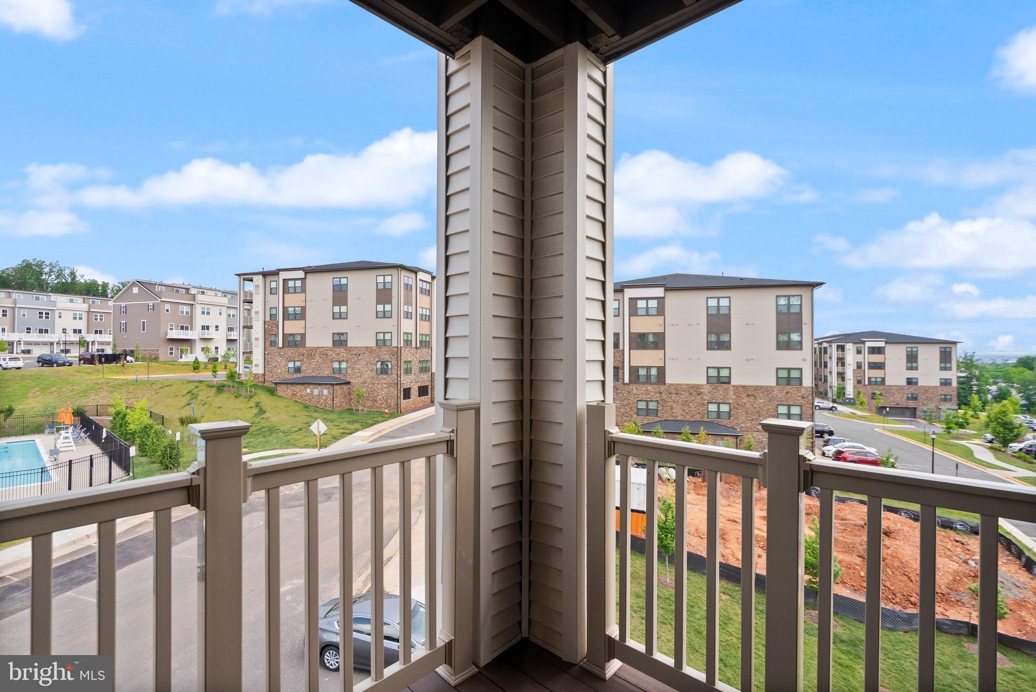 LOUDOUN VIEW CONDO FLATS - Residential