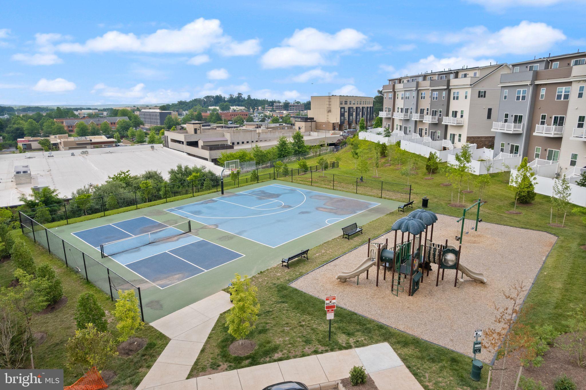 LOUDOUN VIEW CONDO FLATS - Residential