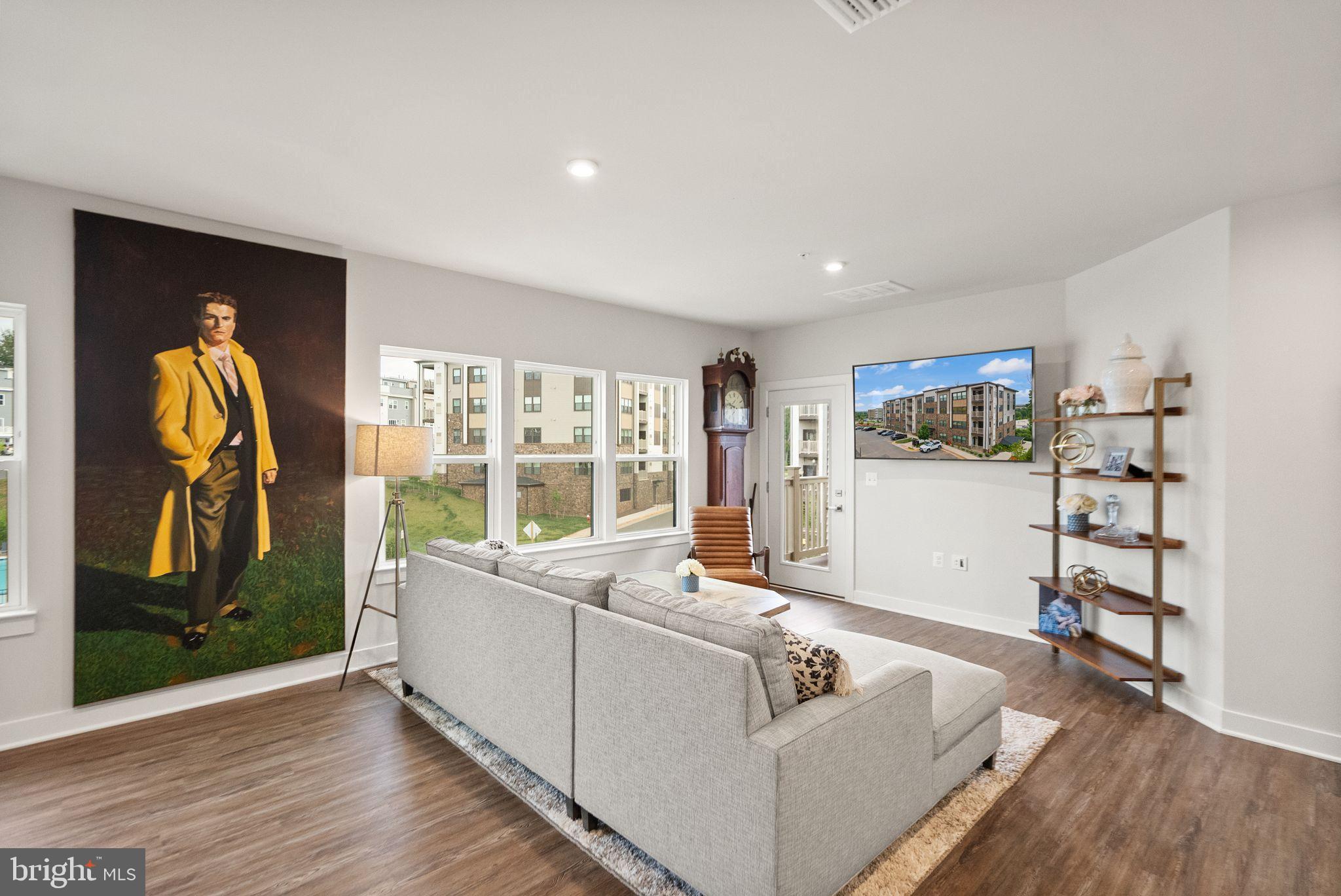 LOUDOUN VIEW CONDO FLATS - Residential