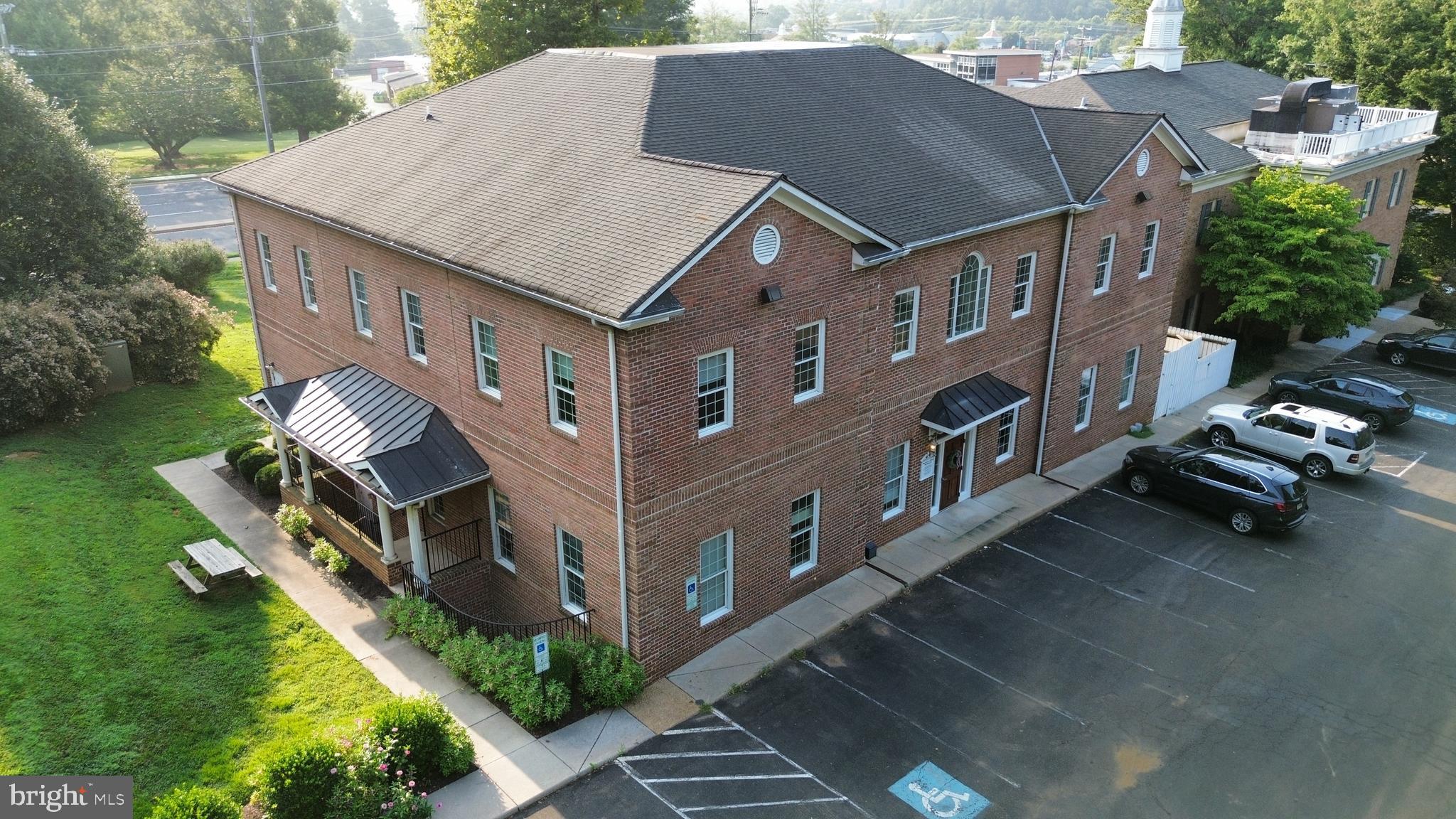 560 BROADVIEW AVENUE