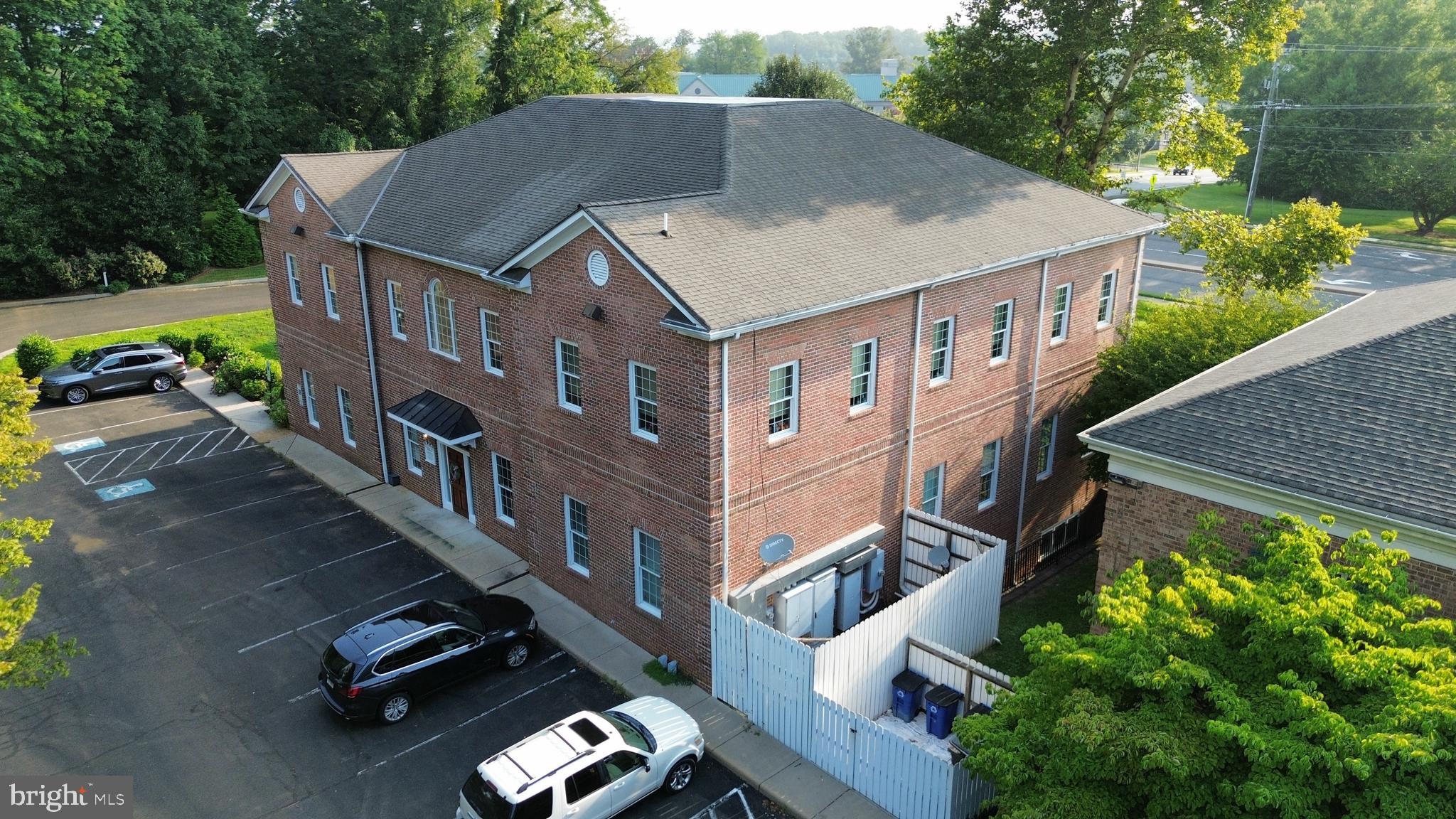 560 BROADVIEW AVENUE