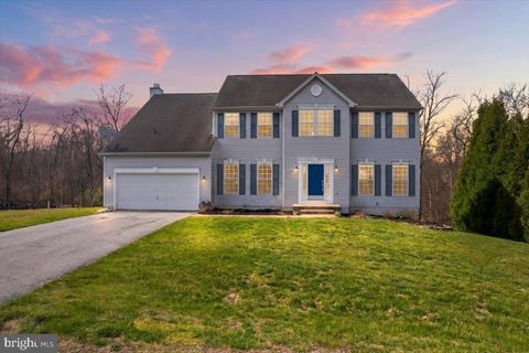 Homes For Sale - 102 Sundance Lane<br/> KEARNEYSVILLE, WV 25430