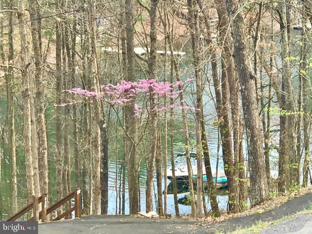 LAKE HOLIDAY ESTATES - Residential