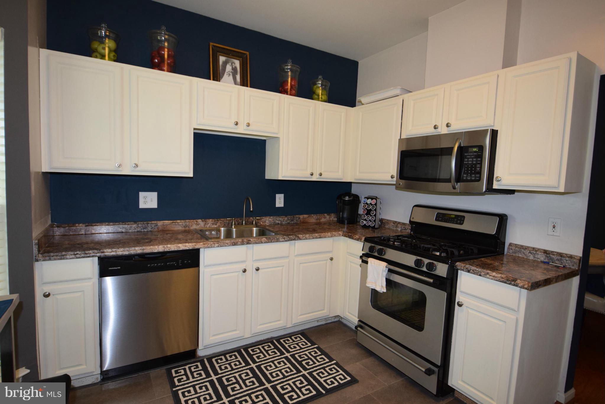 RANDOM HILLS - Residential Lease