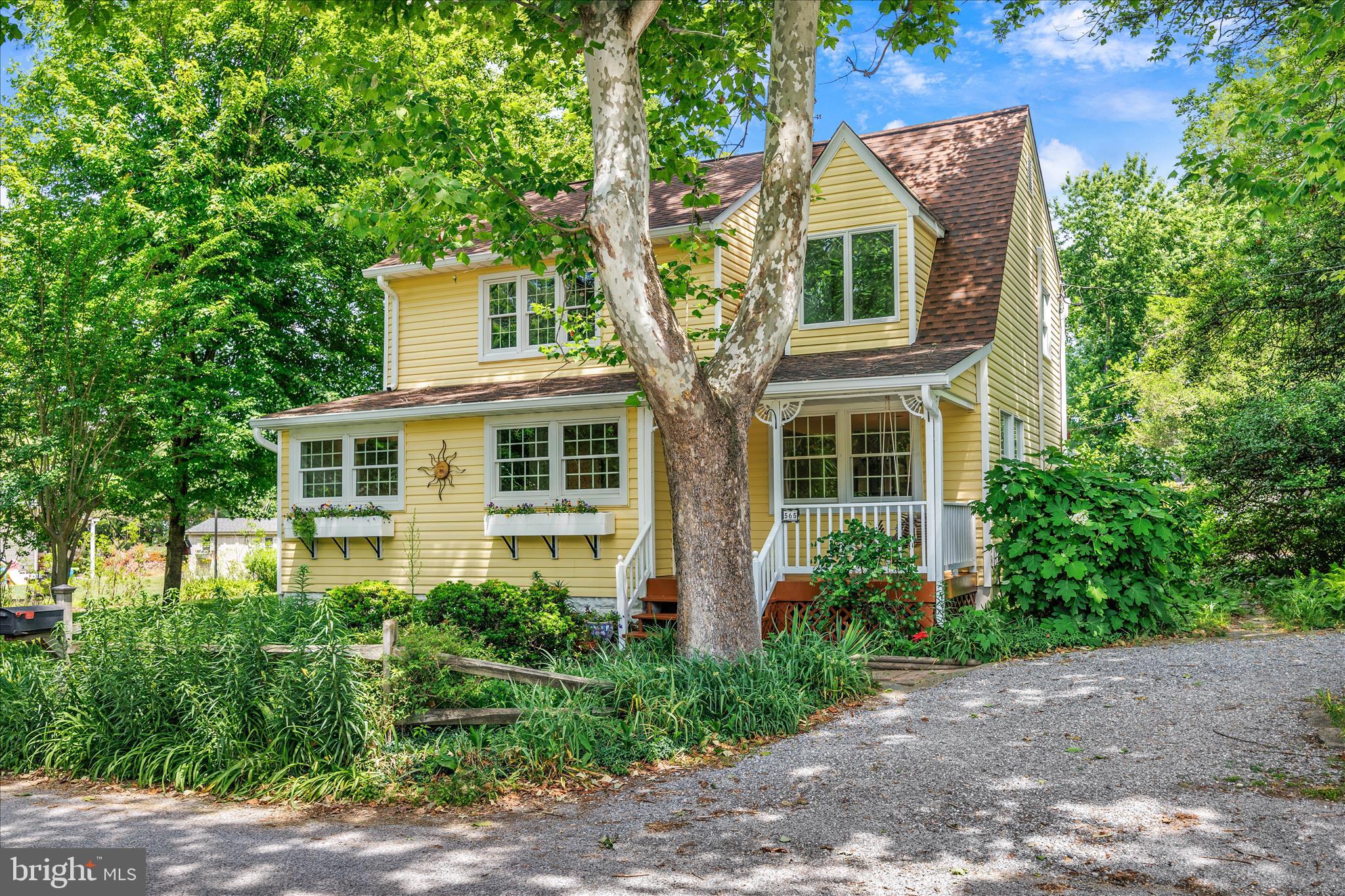 565 SUNSET KNOLL ROAD