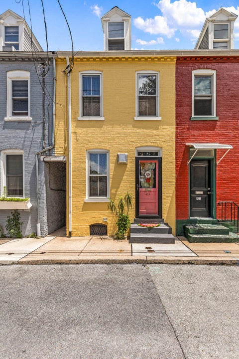 Townhouse For Sale - 423 N Cherry Street<br/> LANCASTER, PA 17602