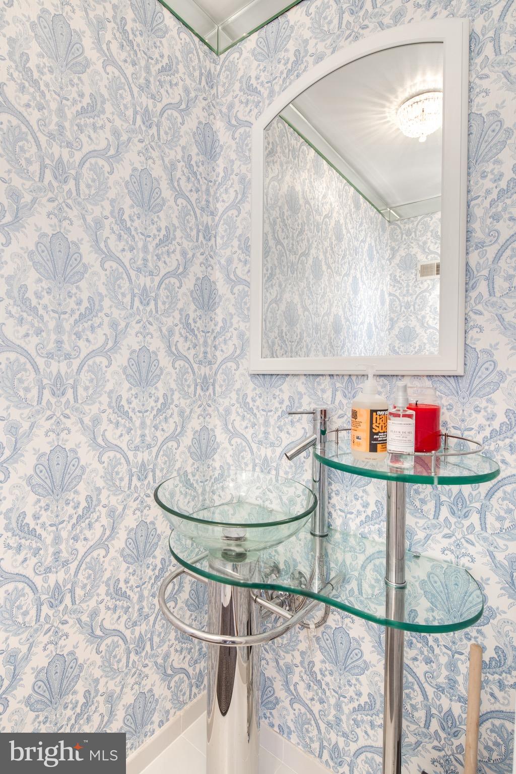 ROCK CREEK KNOLLS - Residential Lease