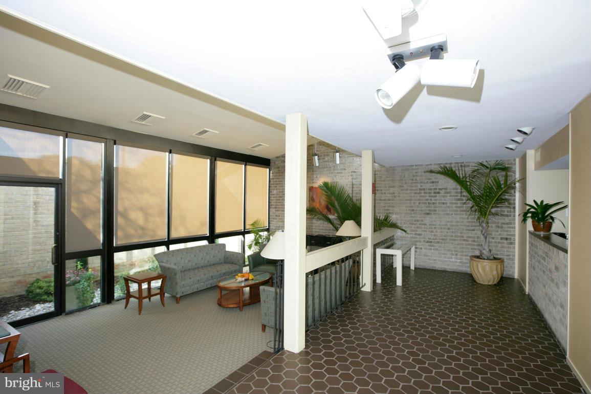 SUMNER VILLAGE - Residential