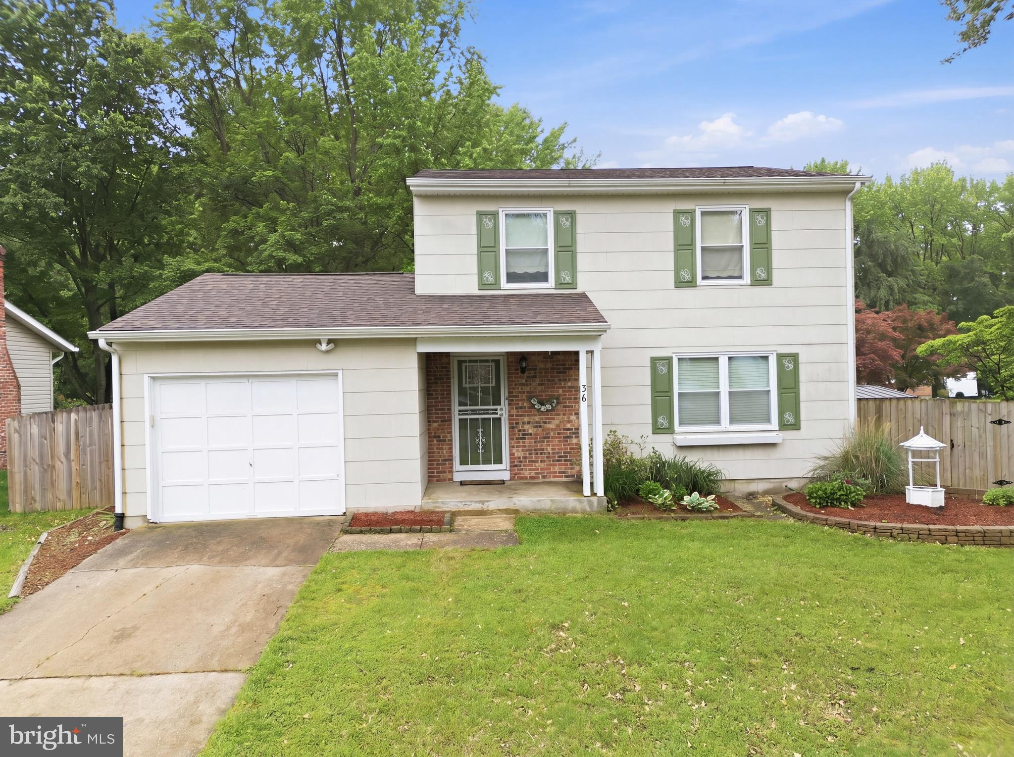 NEWARK OAKS - Residential