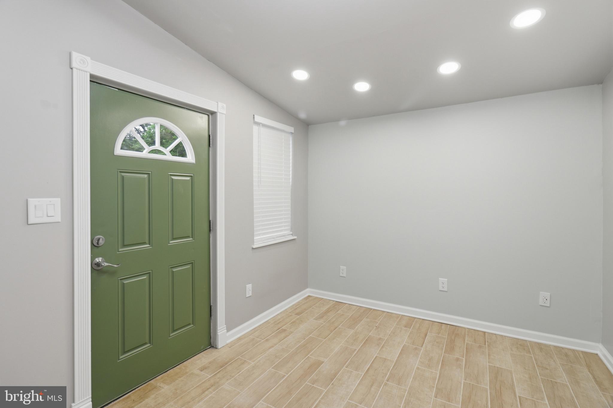 NEWARK OAKS - Residential