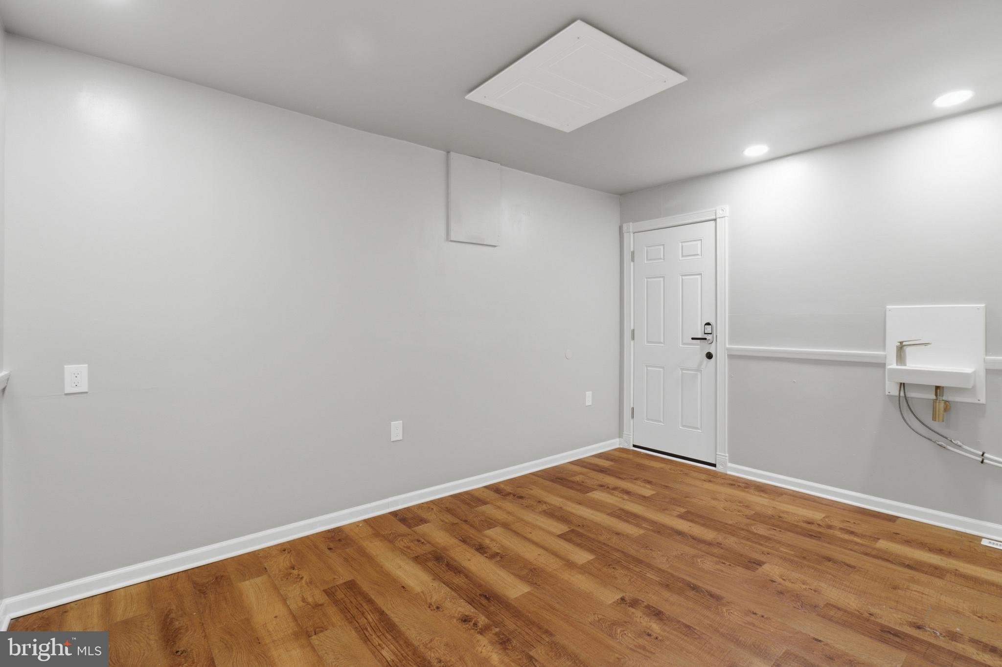 NEWARK OAKS - Residential