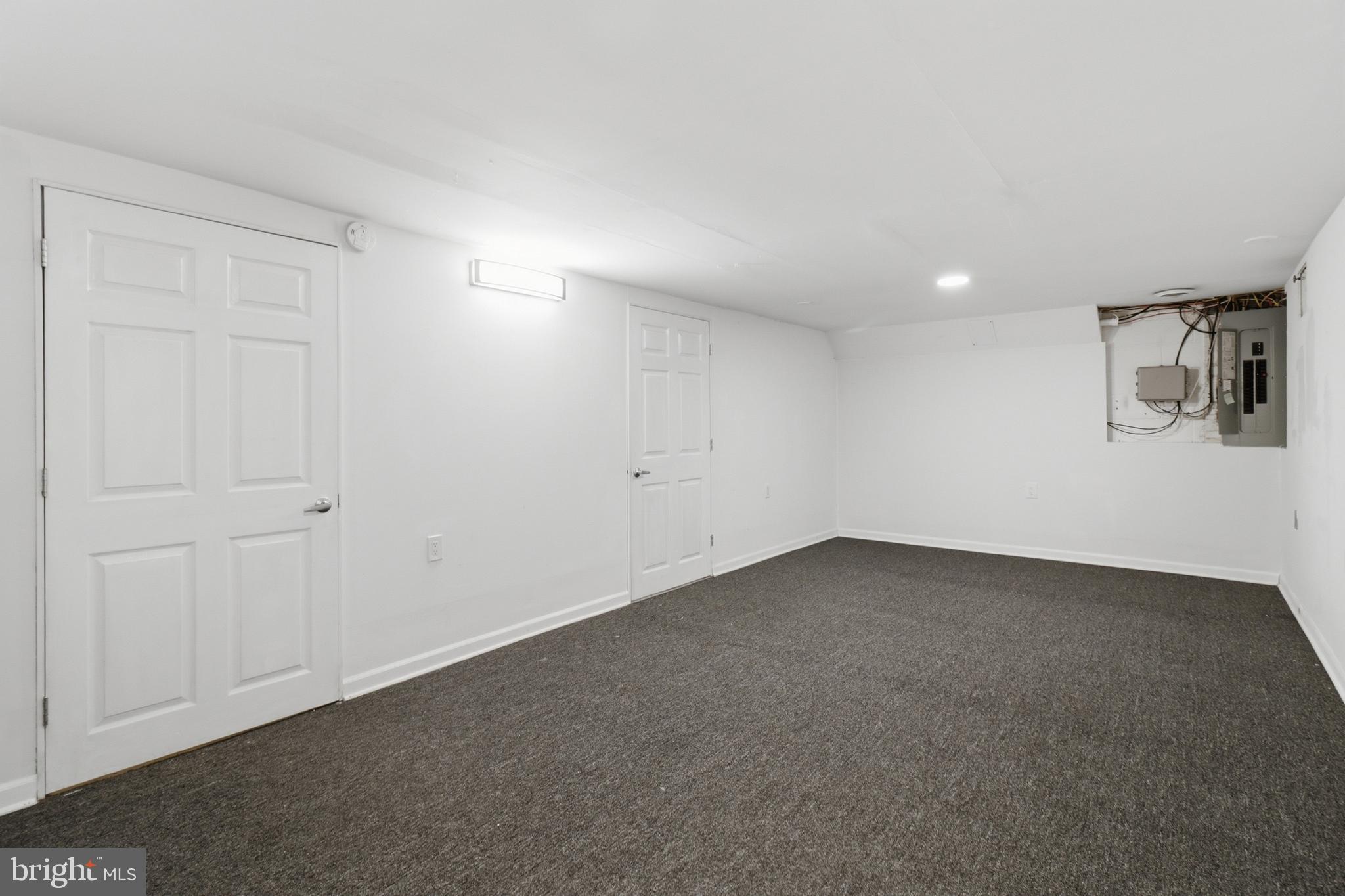 NEWARK OAKS - Residential