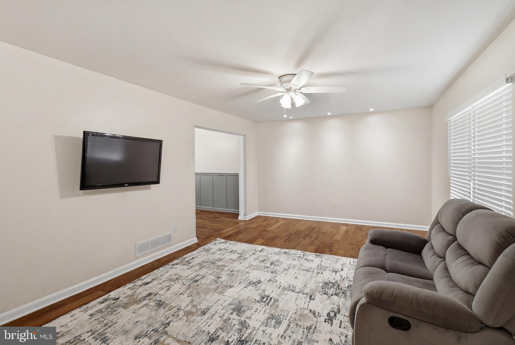 NEWARK OAKS - Residential