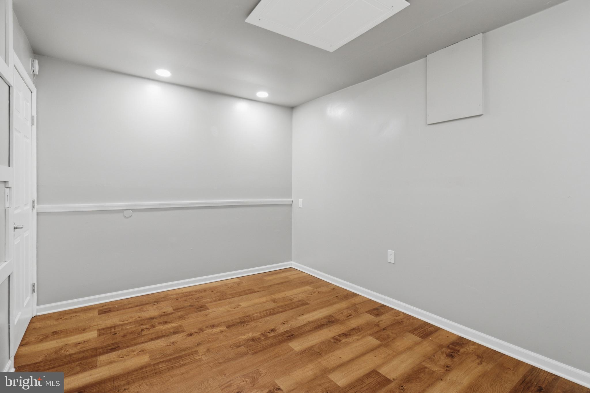 NEWARK OAKS - Residential