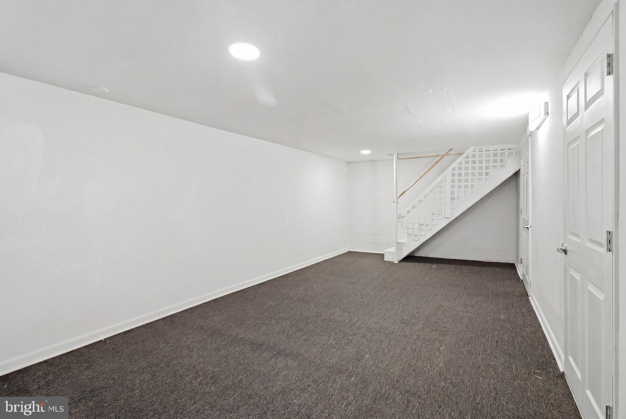 NEWARK OAKS - Residential