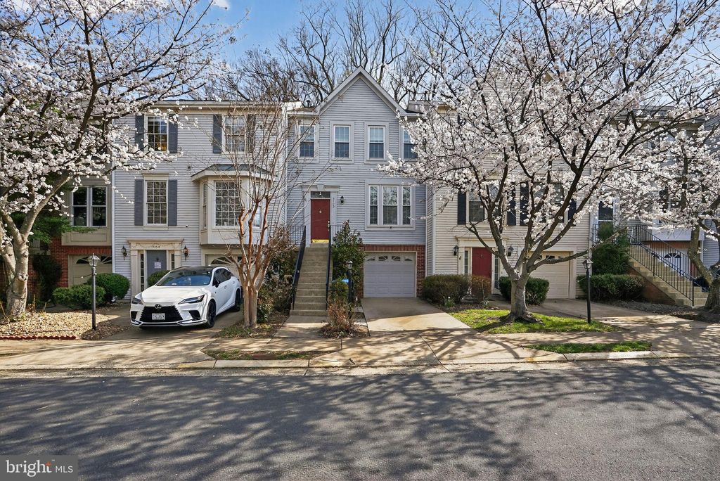 Photo of 3102 Sutherland Hill Court, FAIRFAX, VA 22031 (MLS # VAFX2301716)