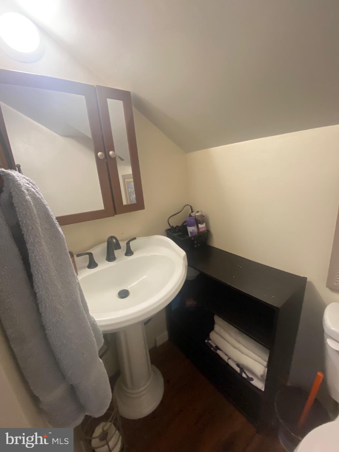 ENGLISH CONSUL ESTATES - Residential Income