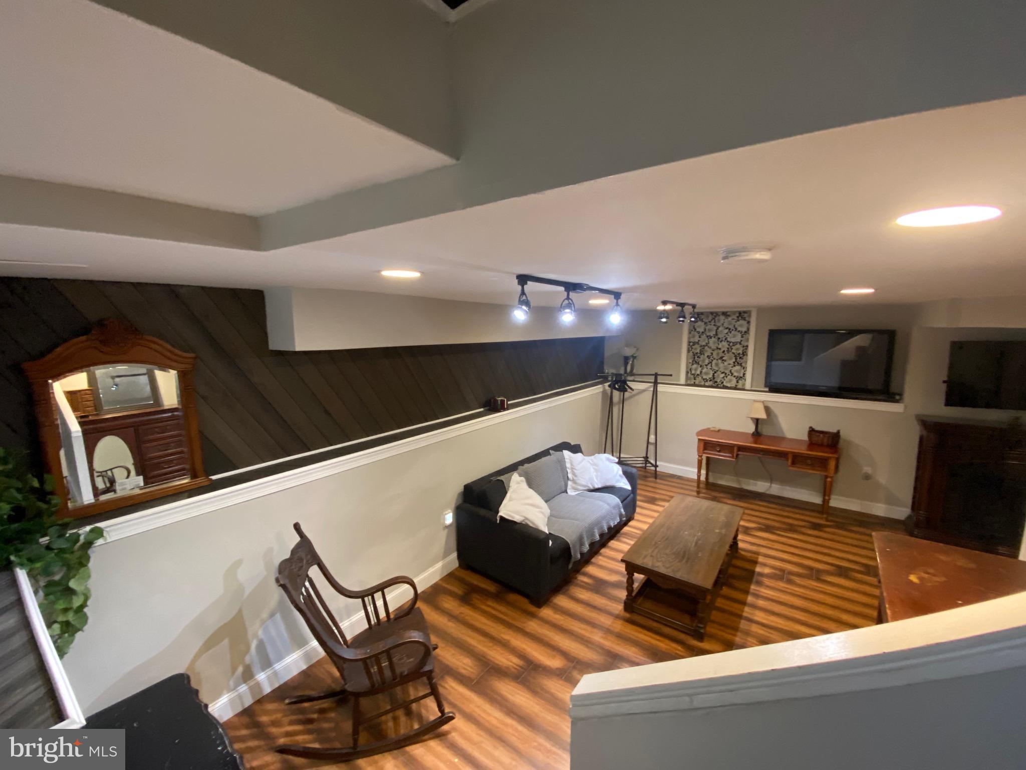 ENGLISH CONSUL ESTATES - Residential Income