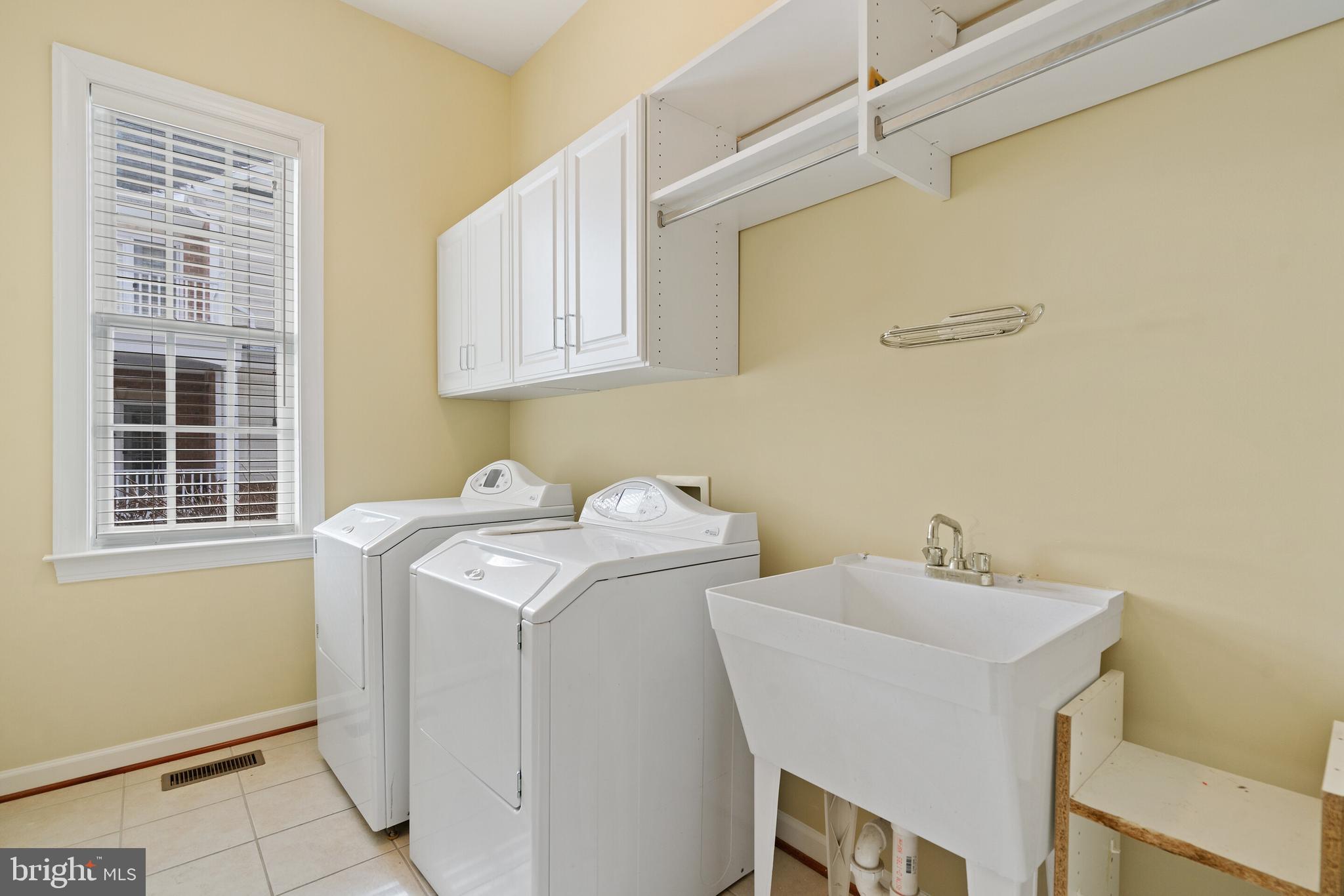 LANSDOWNE ON THE POTOMAC - Residential Lease