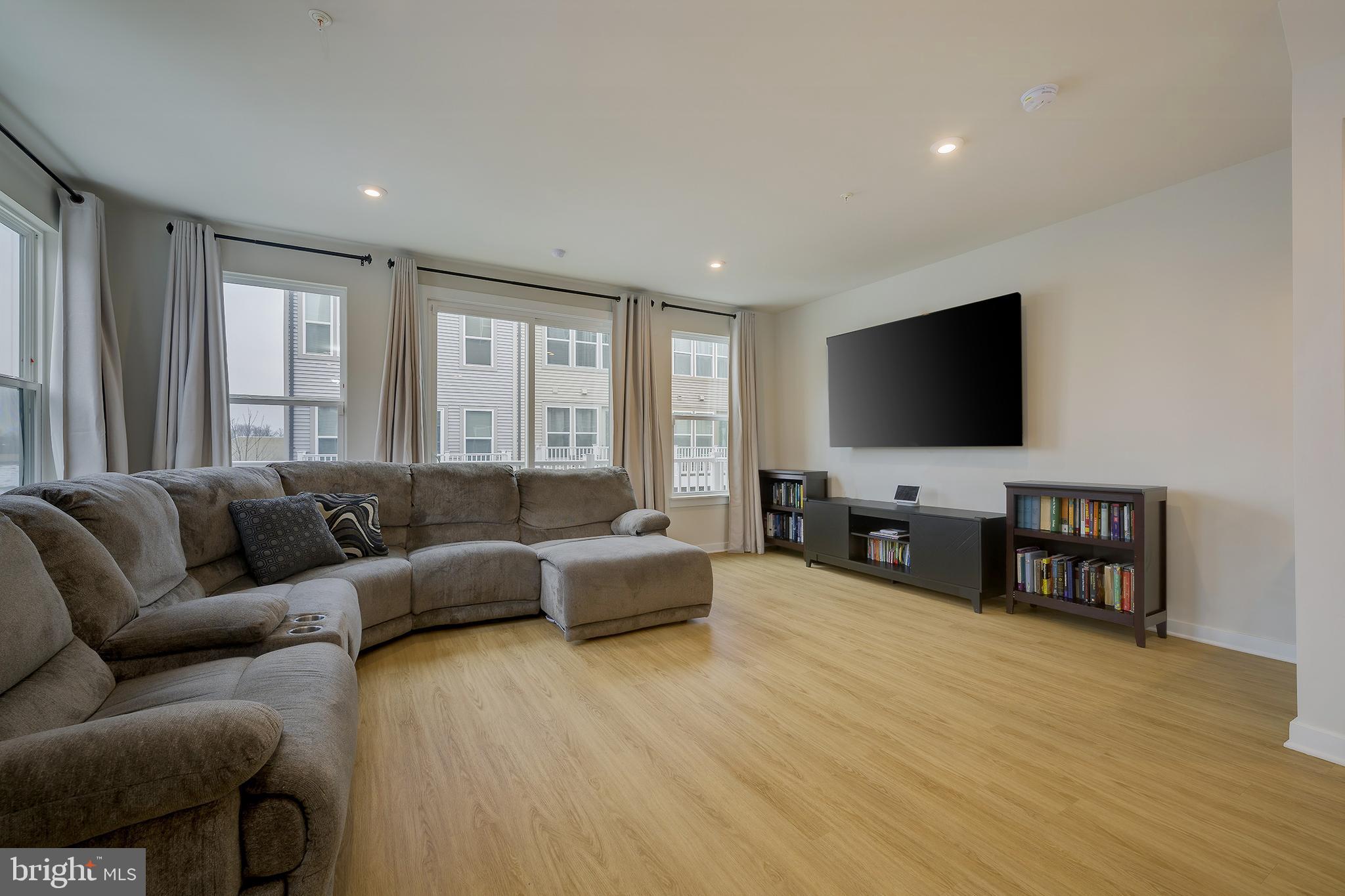 RIVERFRONT - Residential