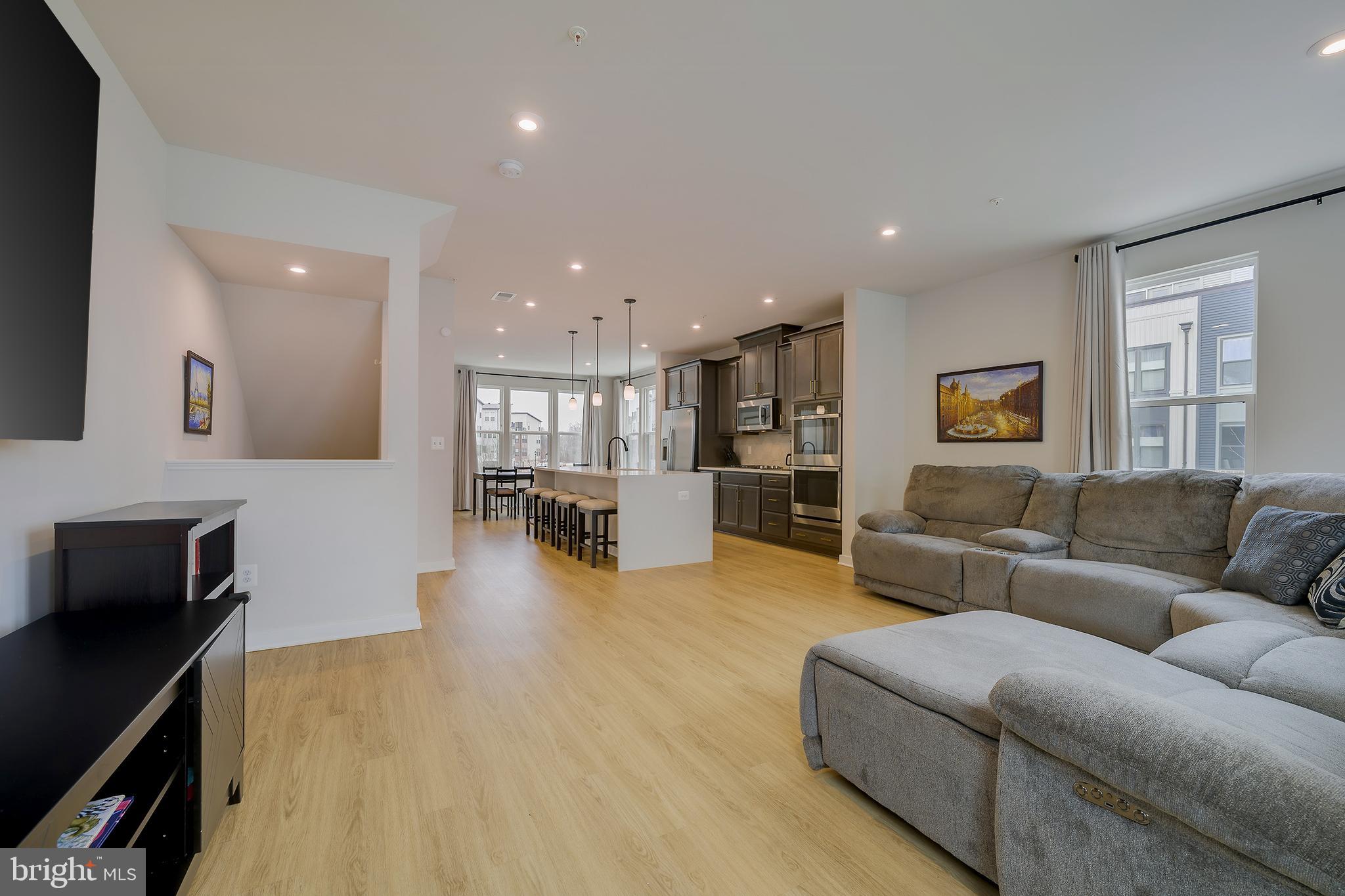 RIVERFRONT - Residential