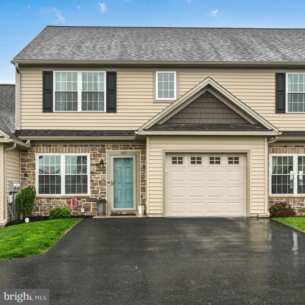 Photo of 109 Lindsey Lane, ELIZABETHTOWN, PA 17022 (MLS # PALA2070632)
