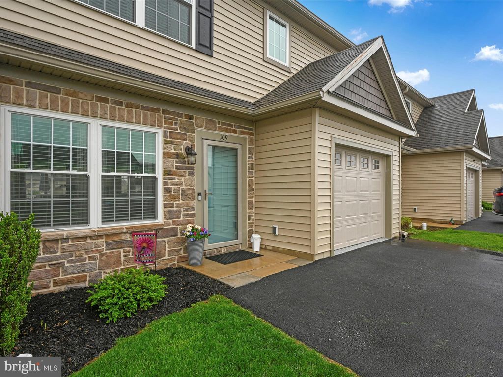 Photo of 109 Lindsey Lane, ELIZABETHTOWN, PA 17022 (MLS # PALA2070632)