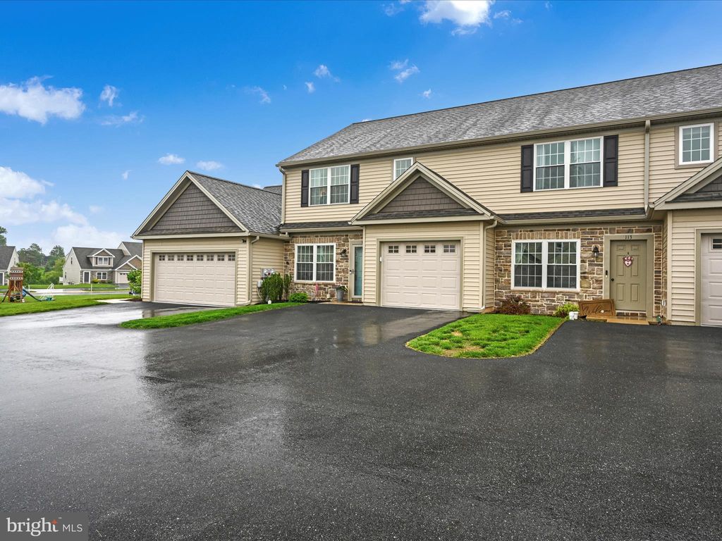 Photo of 109 Lindsey Lane, ELIZABETHTOWN, PA 17022 (MLS # PALA2070632)